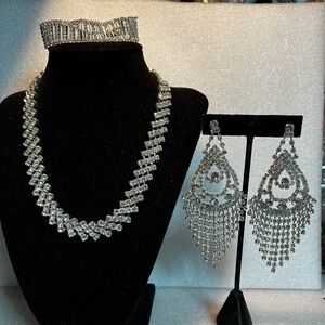 Dazzling Silver Necklace, Bracelet and Earring Set